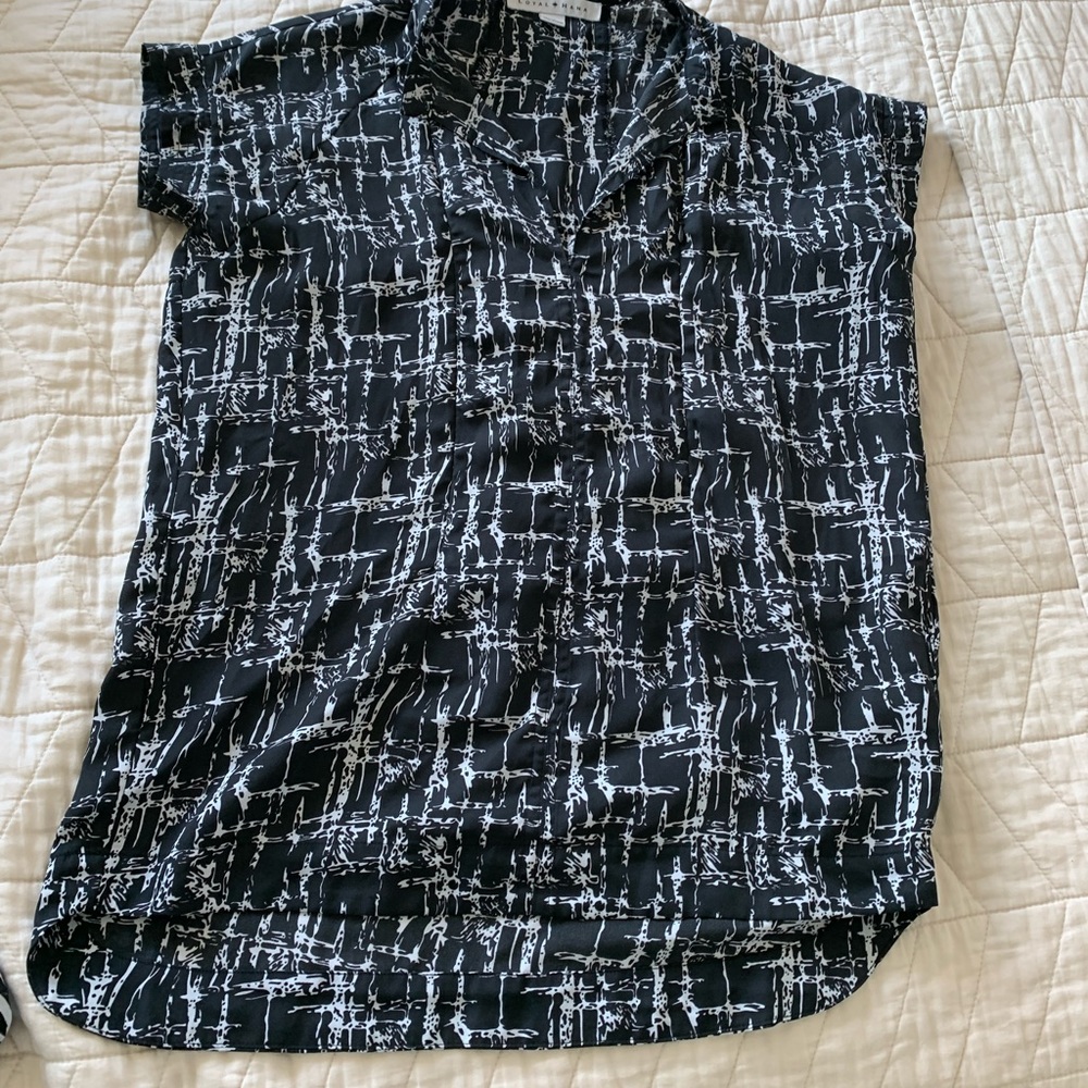 Loyal Hana hidden zipper maternity/nursing top XS - perfect for work